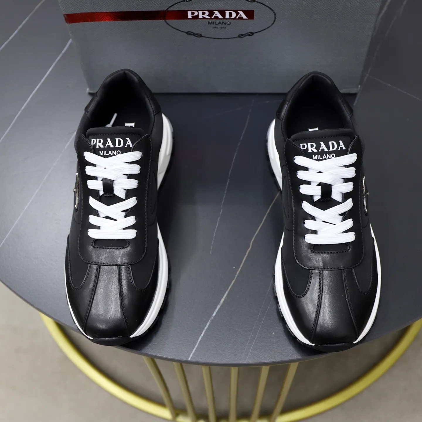 Ex-factory price: 580💰🙅‍♂️🙅‍♂️🙅‍♂️ Brand: PRADA Standard code: 38–44 (45 can be customized) Grade: Same as the official website Material: Original cowhide stitching Comfortable pig and cow lining Light and wear-resistant outsole Style category: Men's fashionable casual shoes and boots Running sneakers Distinguished luxury brand elements Top luxury Color: actual picture color